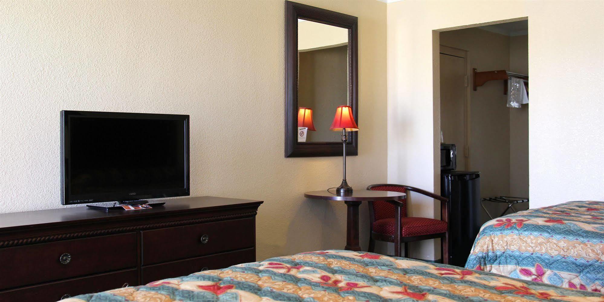 Baymont By Wyndham Deming Hotel Екстериор снимка