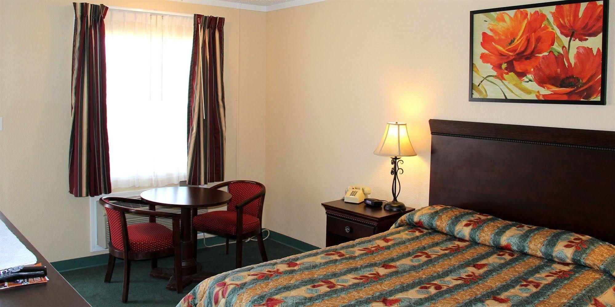 Baymont By Wyndham Deming Hotel Екстериор снимка