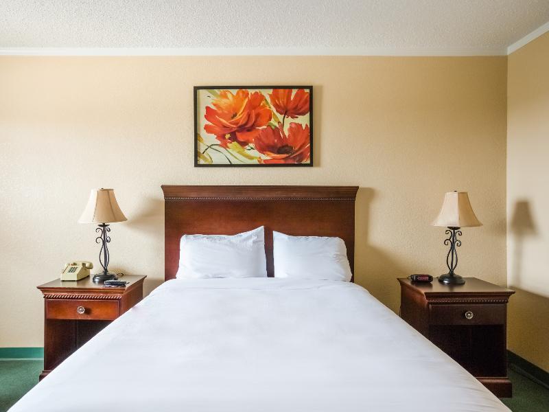 Baymont By Wyndham Deming Hotel Екстериор снимка